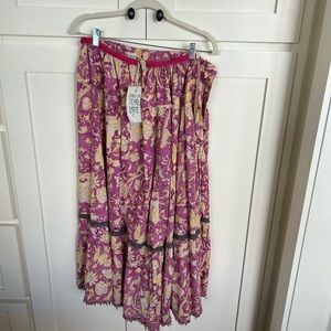 Magnolia Pearl peasant skirt. Beautiful fabric but too big for me.